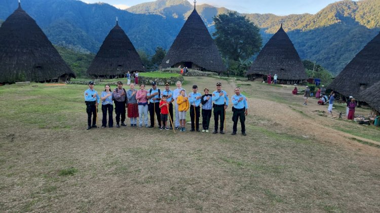Ditpamobvit Polda Ntt Gelar Patroli Wisata Di Kampung Adat Wae Rebo