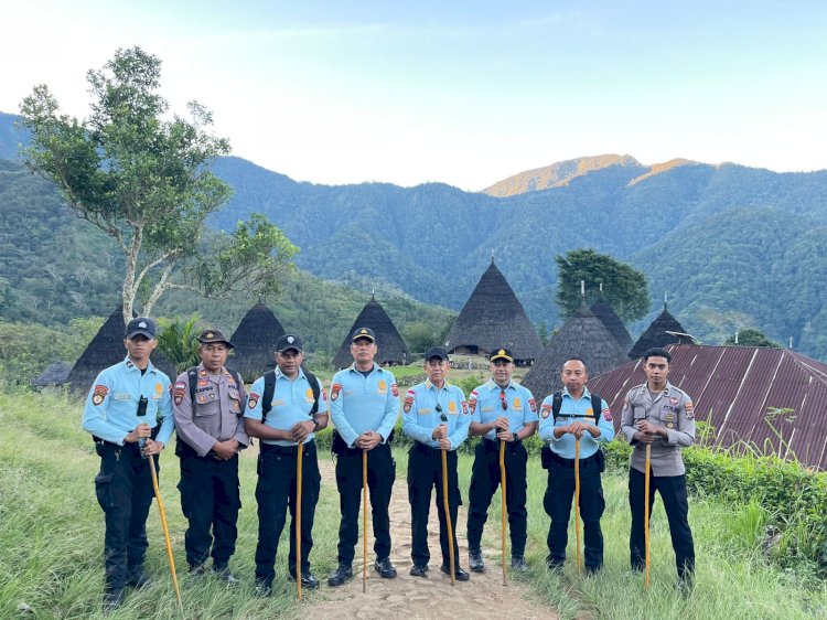 Ditpamobvit Polda Ntt Gelar Patroli Wisata Di Kampung Adat Wae Rebo