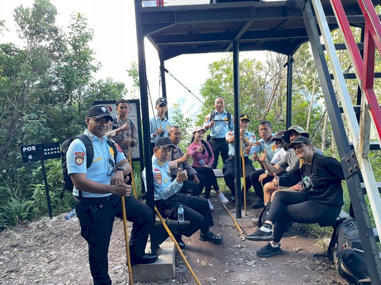 Ditpamobvit Polda Ntt Gelar Patroli Wisata Di Kampung Adat Wae Rebo