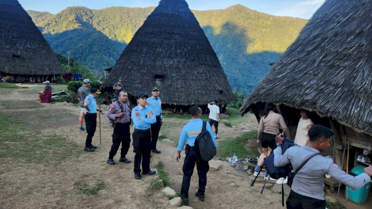 Ditpamobvit Polda Ntt Gelar Patroli Wisata Di Kampung Adat Wae Rebo