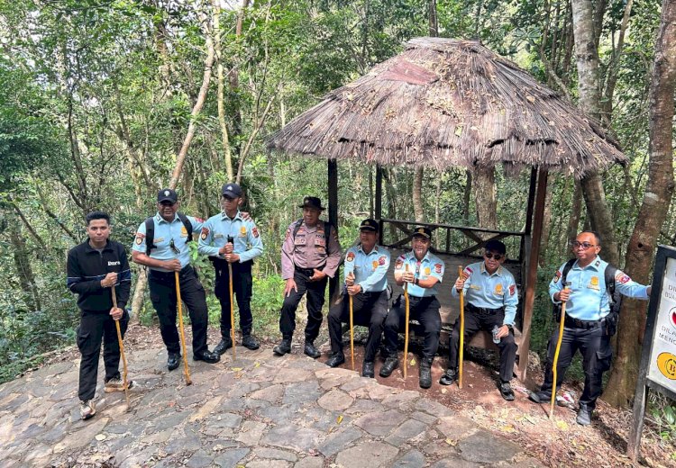 Ditpamobvit Polda Ntt Gelar Patroli Wisata Di Kampung Adat Wae Rebo
