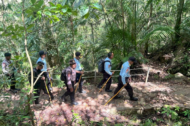 Ditpamobvit Polda Ntt Gelar Patroli Wisata Di Kampung Adat Wae Rebo