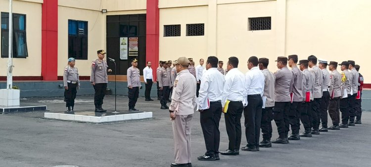 Kapolres Manggarai Pimpin Apel Mingguan: Tekankan Disiplin dan Profesionalisme Personel