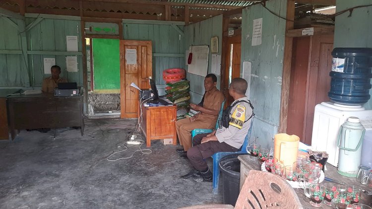 Aipda Semris Bell Aktif Sambangi Warga dan Perangkat Desa di Reok Barat Demi Wujudkan Situasi Kamtibmas yang Kondusif