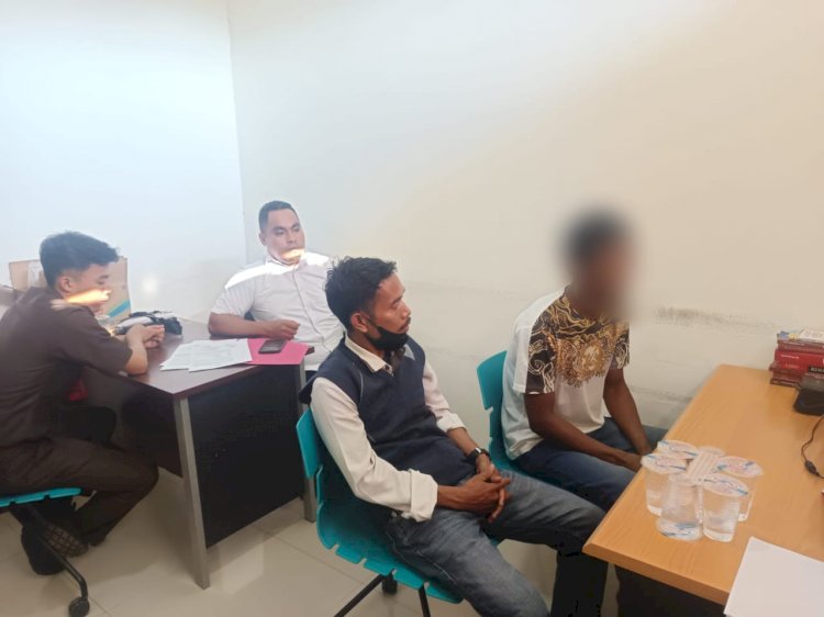 Tahap 2 Penyerahan Tersangka Dan Barang Bukti Kasus Pencabulan Anak Dibawah Umur Di Reok