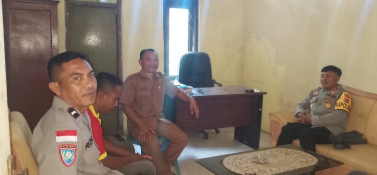 KAPOLSEK REO SAMBANGI KANTOR LURAH REO DAN LURAH BARU SEKALIGUS CEK PEMBAGIAN BERAS BANTUAN PEMERINTAH