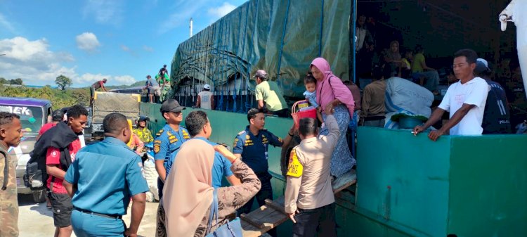 Layanan Prima: Pengamanan Kapal Perintis oleh Personel di Pelabuhan Reo