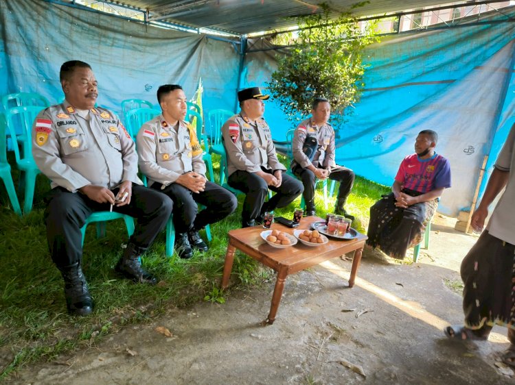 Kapolres Manggarai Melayat Ke Rumah Duka Orang Tua Anggota Polri, Tunjukkan Rasa Empati Dan Dukungan Moril