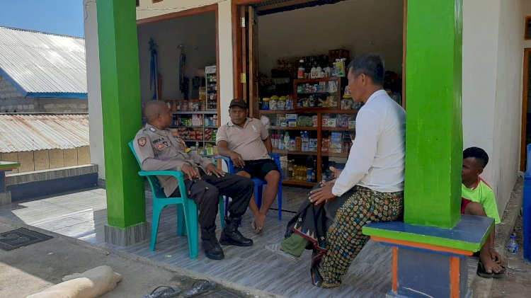 Wujudkan Lingkungan Aman, Bhabinkamtibmas Giat Patroli Sambang
