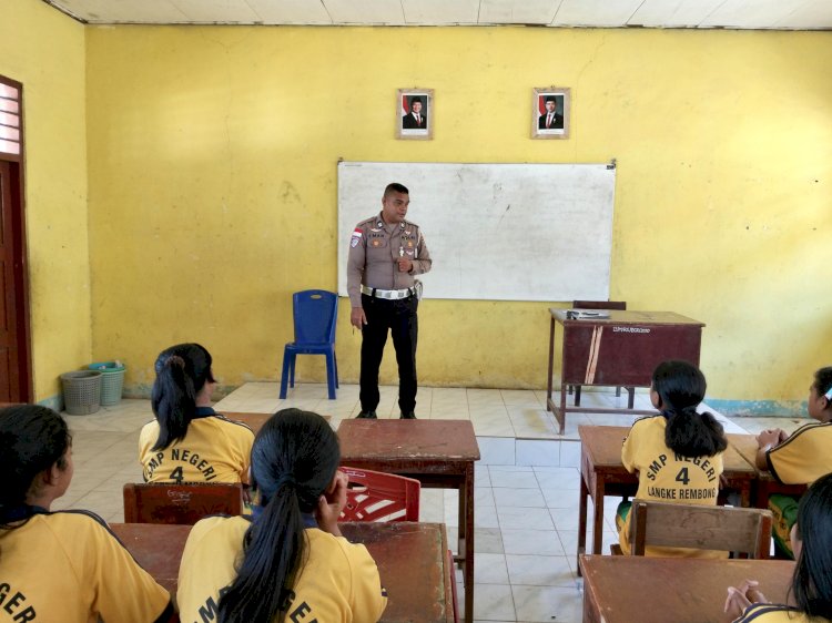 Police Goes to School: Edukasi Tertib Berlalu Lintas di Kalangan Pelajar