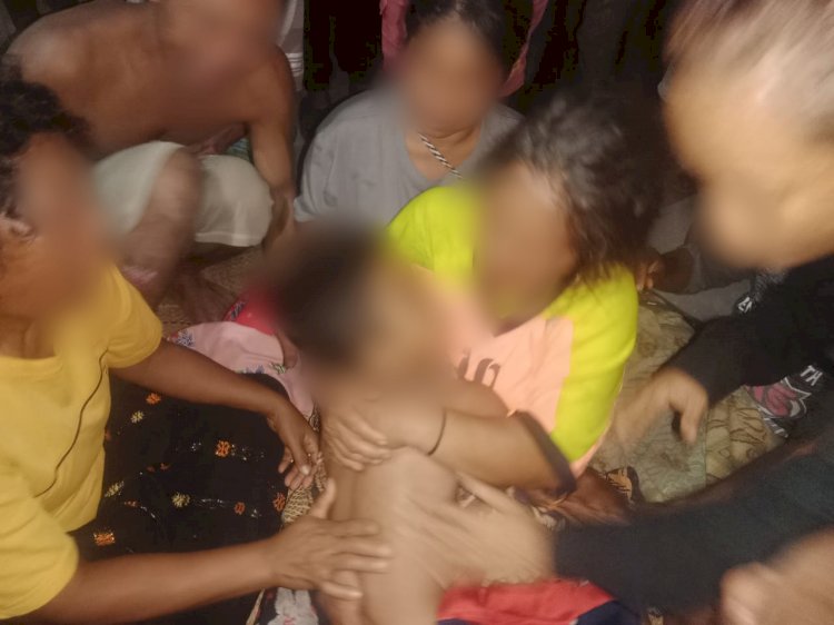 Polisi dan Warga Bersama Evakuasi Korban Tenggelam di Sungai