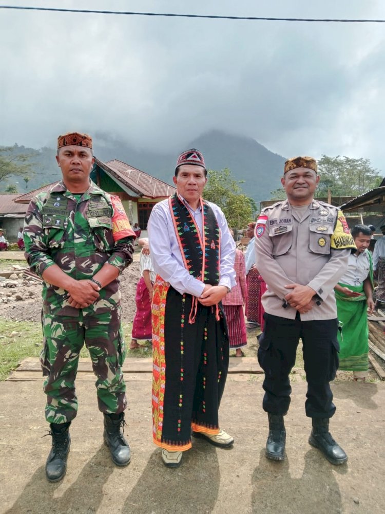 Bersama Menjaga Adat: Peletakan Batu Pertama Rumah Adat Kole