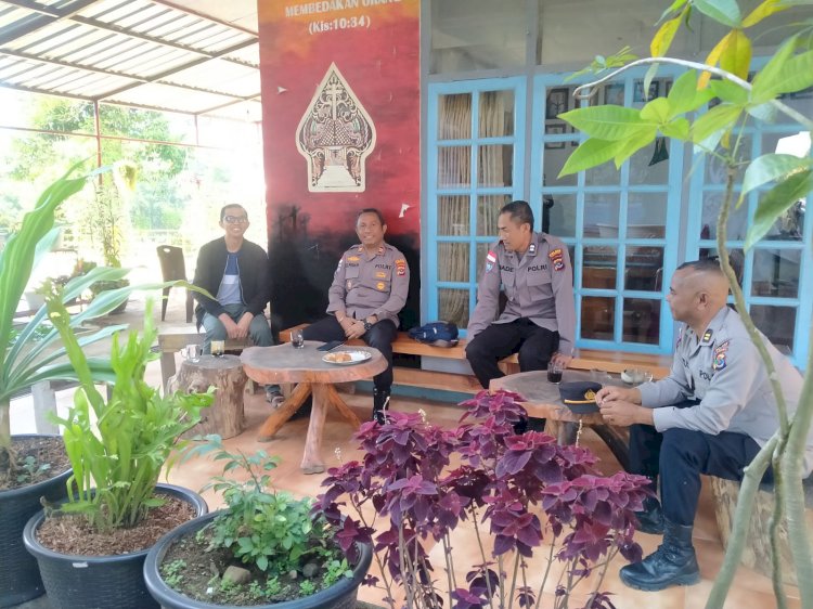 Kasat Binmas Sambang dan Himbauan Kamtibmas di Gereja Paroki St. Fransiskus Assisi Karot