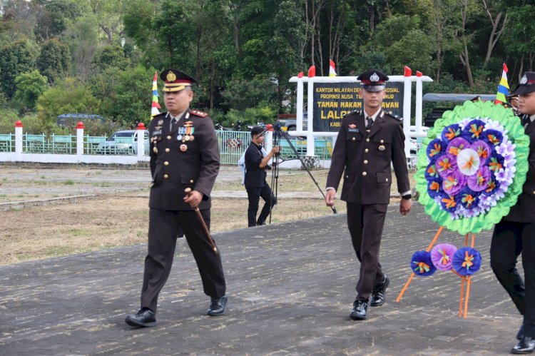 Ziarah Dan Tabur Bunga Peringatan HUT Ke-80 Kemerdekaan RI Tingkat Kabupaten Manggarai Tahun 2025