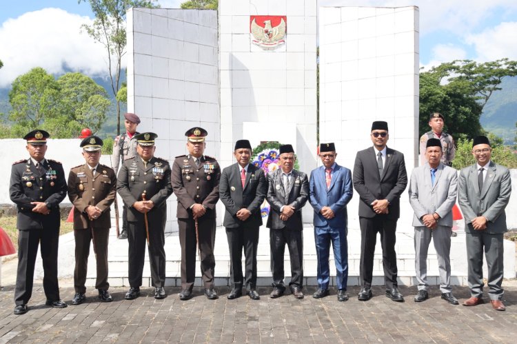 Ziarah Dan Tabur Bunga Peringatan HUT Ke-80 Kemerdekaan RI Tingkat Kabupaten Manggarai Tahun 2025