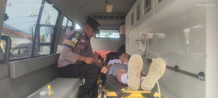 Sidokkes Polres Manggarai Turun Langsung Bantu Peserta Upacara HUT RI ke-80