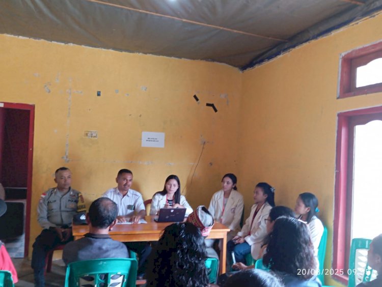 Bhabinkamtibmas Hadiri Penerimaan Mahasiswa KKN UNIKA Ruteng di Kelurahan Satar Tacik