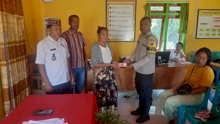 Pendampingan dan Monitoring Pembagian BLT Dana Desa oleh Bhabinkamtibmas Reok Barat