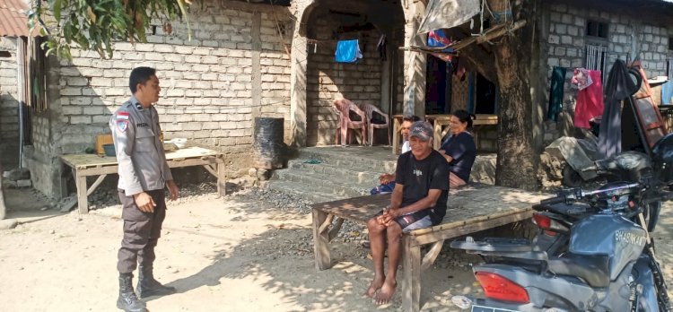 Bhabinkamtibmas Sambangi Warga, Pererat Silaturahmi dan Jaga Kamtibmas