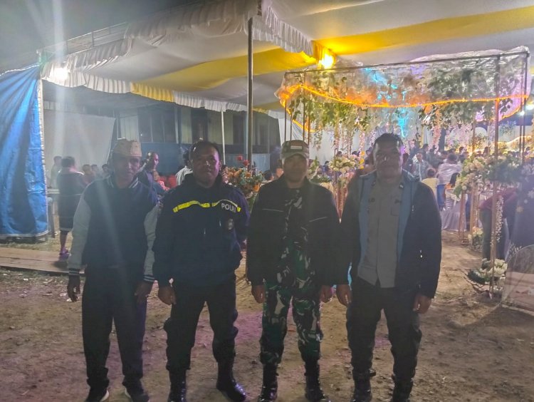 Kolaborasi Bhabinkamtibmas dan Babinsa Kecamatan Ruteng Pengamanan Acara Pernikahan