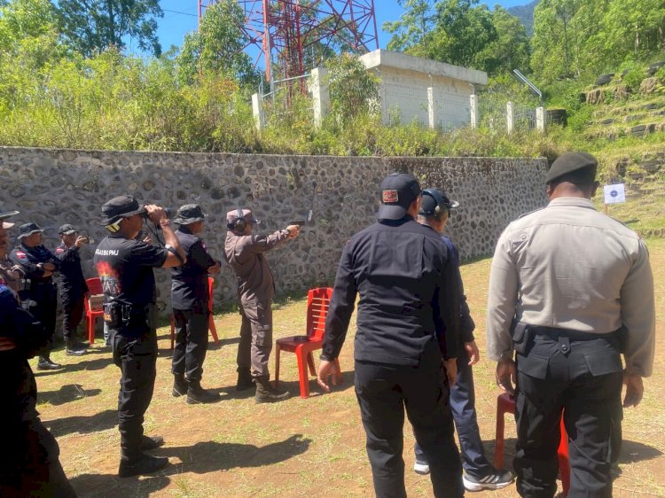 Polres Manggarai Gelar Latihan Menembak Tingkatkan Keterampilan dan Sinergitas