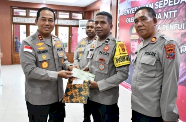 Terobosan Kapolda NTT: Hadiah Motor ‘Emas’ untuk Dua Bhabinkamtibmas, Penjaga Keamanan dan Hati Masyarakat