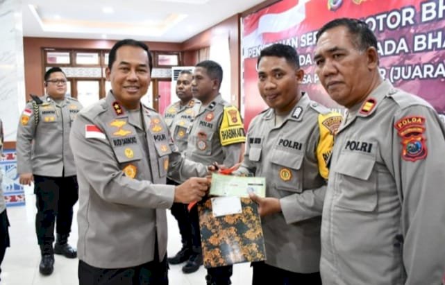 Terobosan Kapolda NTT: Hadiah Motor ‘Emas’ untuk Dua Bhabinkamtibmas, Penjaga Keamanan dan Hati Masyarakat