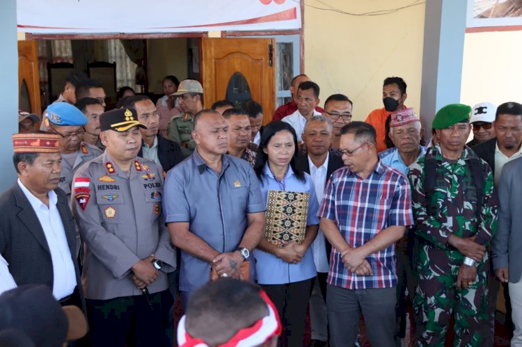 Kapolres Manggarai Pimpin Pengamanan Aksi Unjuk Rasa Damai LSM LPPDM di Kantor DPRD Kabupaten Manggarai