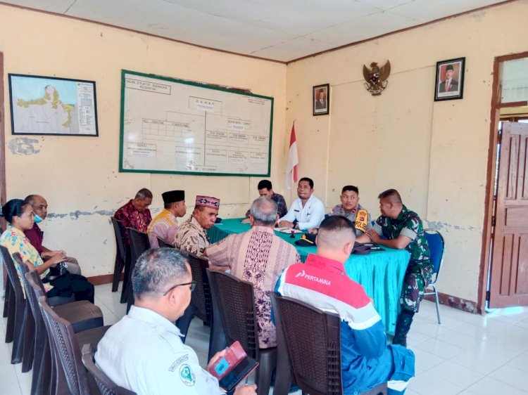 Kapolsek Reo Hadiri Rapat Koordinasi Kelangkaan BBM di Kecamatan Reok