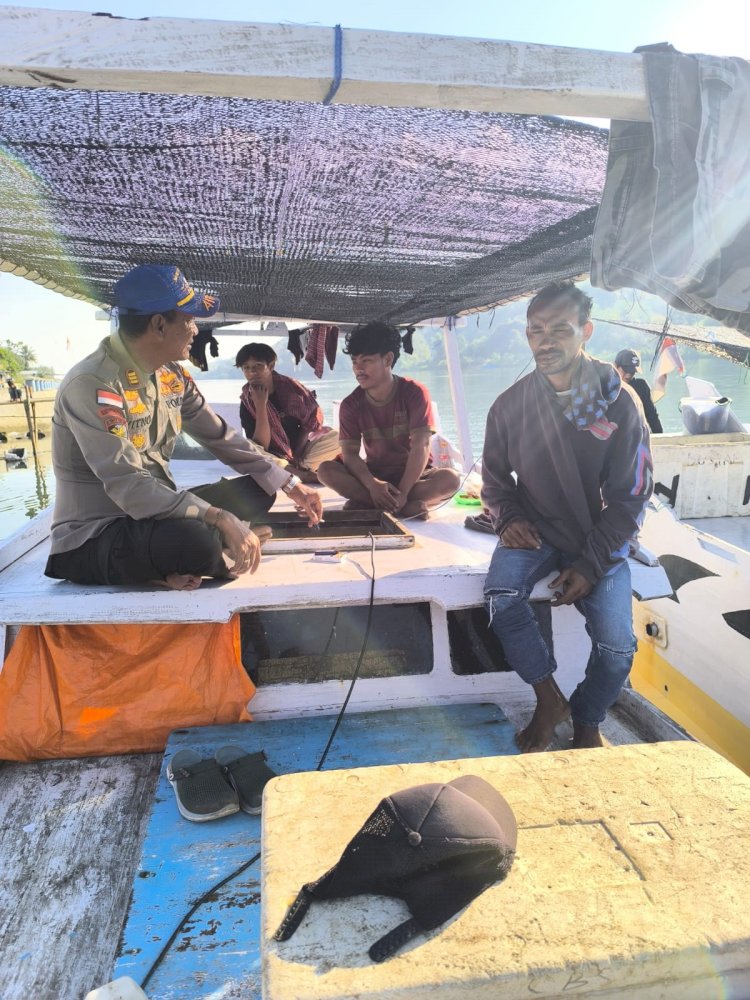 Polairud Polres Manggarai Laksanakan Patroli dan Sambang di Pesisir Sungai Wae Pesi