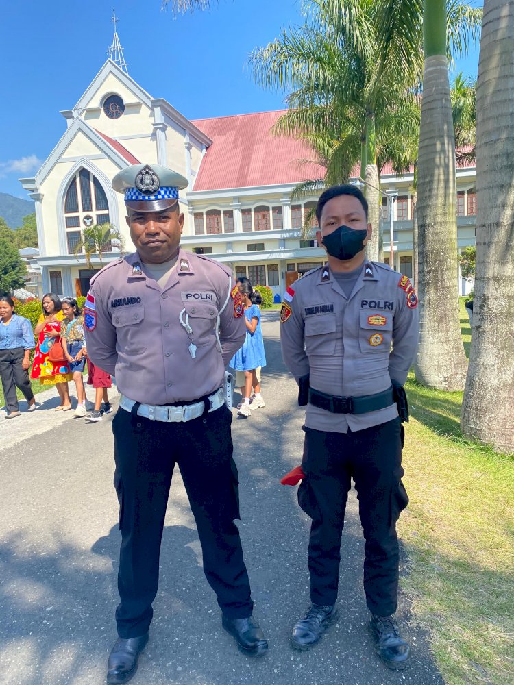 Polres Manggarai Gelar Pengamanan Ibadah Minggu guna memastikan  Umat Beribadah dengan Nyaman.