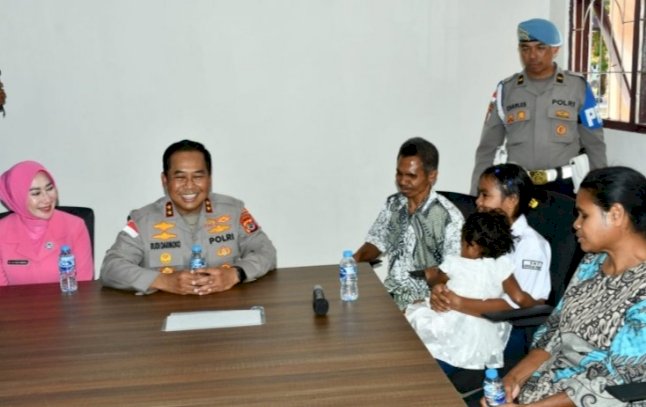 Kapolda NTT Beri Kejutan Haru, Pertemukan Dua Siswa SMR 19 dengan Orang Tua Mereka