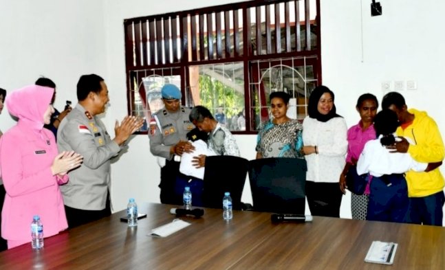 Kapolda NTT Beri Kejutan Haru, Pertemukan Dua Siswa SMR 19 dengan Orang Tua Mereka