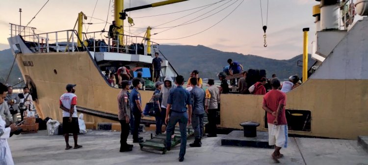 PENGAMANAN KAPAL KM. MALOLI DI PELABUHAN REO BERJALAN LANCAR, SITUASI TERKENDALI