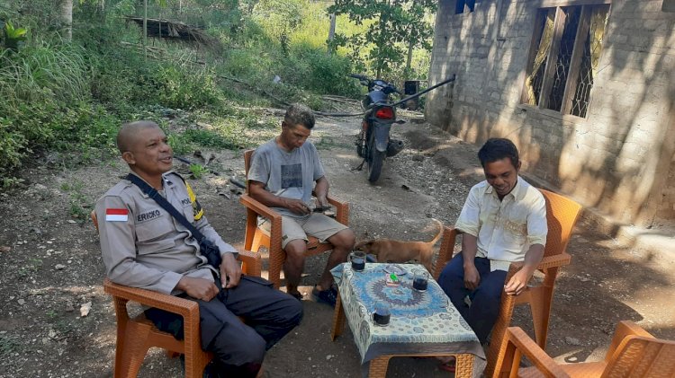 Bhabinkamtibmas Reok Barat Laksanakan Patroli dan Sambang Warga di Desa Rura