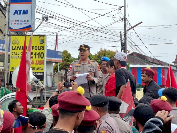 Kapolres Manggarai Temui Massa Aksi Unjuk Rasa Damai Aliansi Cipayung Manggarai.