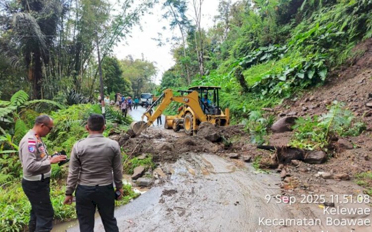 Kapolres Nagekeo-Polda NTT Terjun Langsung Tangani Longsor Boawae–Mauponggo, Akses Jalan Mulai Pulih Secara Bertahap