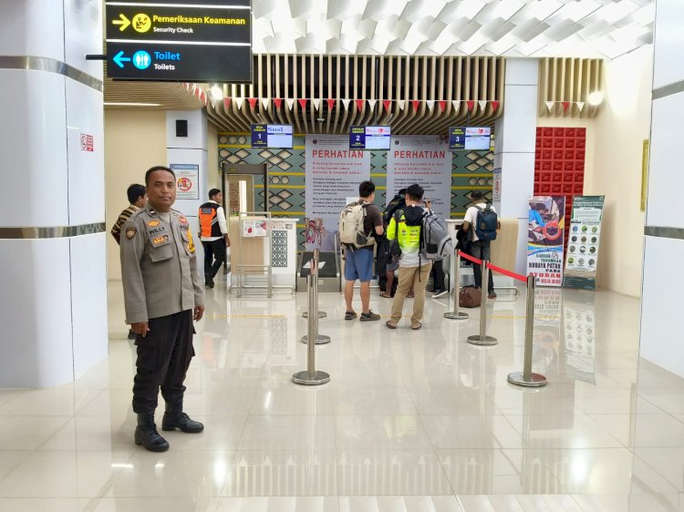 KP3 Udara Frans Sales Lega Ruteng Laksanakan Pengamanan Penerbangan Wings Air ATR 72-600