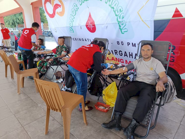 Polres Manggarai Berpartisipasi dalam Donor Darah Bakti Teritorial Prima HUT ke-80 TNI Kodim 1612 Manggarai dan HUT PMI ke-80
