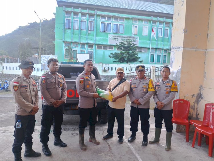 Polres Nagekeo-Polda NTT Salurkan Bantuan Beras untuk Warga Terdampak Banjir Bandang di Mauponggo