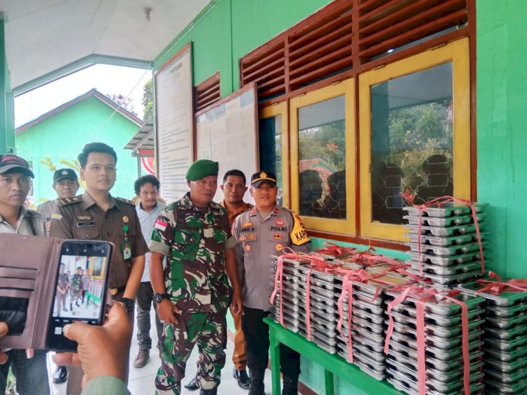 Kapolsek Reo Hadiri Launching Hari Pertama Program Makan Bergizi Gratis di Kecamatan Reok