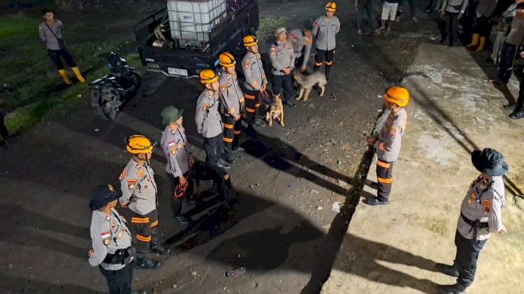 Tim K9 yang Dikerahkan oleh  Kapolda NTT Telah Tiba di Kecamatan Mauponggo, Kabupaten Nagekeo untuk Membantu Pencarian Korban yang Hilang Akibat Banjir Bandang