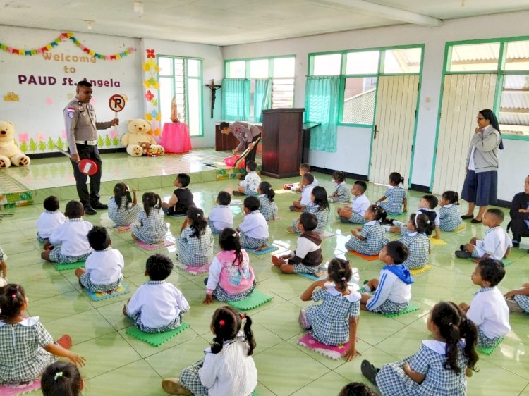 Satuan Lalu Lintas Polres Manggarai Gelar Program Polisi Sahabat Anak di TK/PAUD Sta. Angela