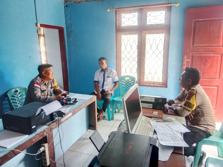 Kapolsek Reo bersama Bhabinkamtibmas Laksanakan Patroli dan Sambang di Desa Salama