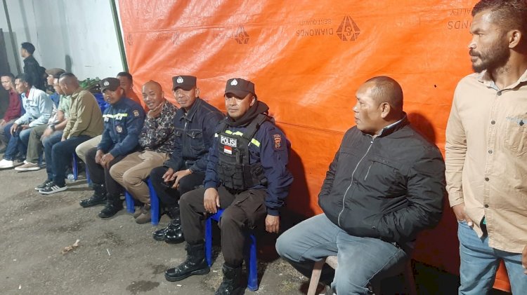 Bhabinkamtibmas Langke Rembong Amankan Pesta Pernikahan di Aula Gereja St. Nikolaus Golodukal