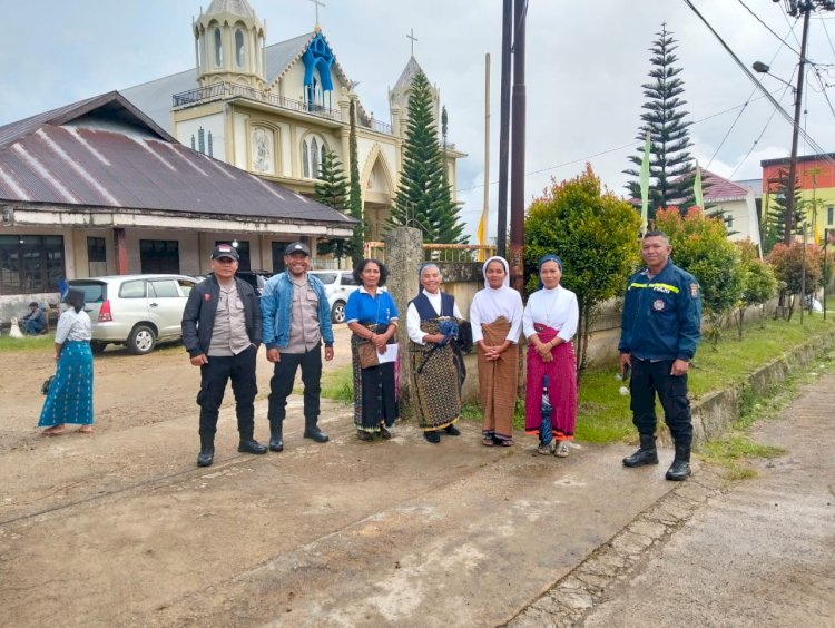 Kapospol Ruteng dan Bhabinkamtibmas laksanakan pengamanan dan pengawalan perarakan Patung Bunda Maria.