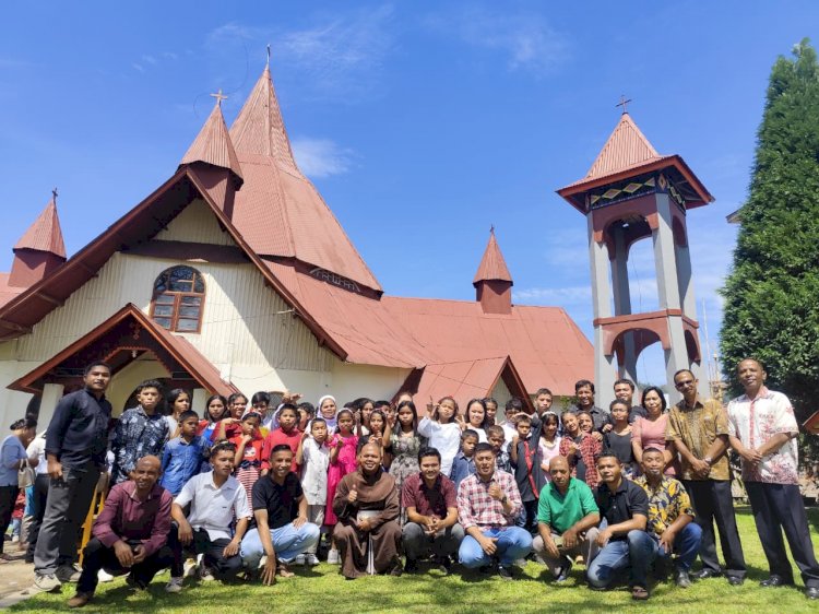 Polsek Cibal Amankan Perayaan Misa Minggu di Gereja Paroki Kristus Raja Pagal
