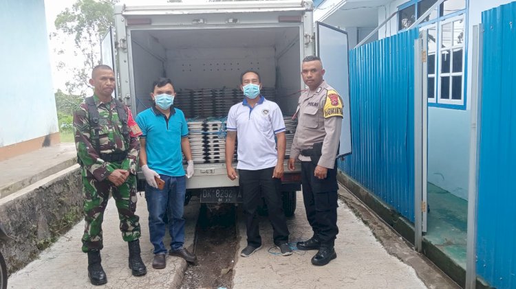Bhabinkamtibmas dan Bhabinsa Waso Monitoring Program Makan Bergizi bagi 3.237 Siswa di Manggarai