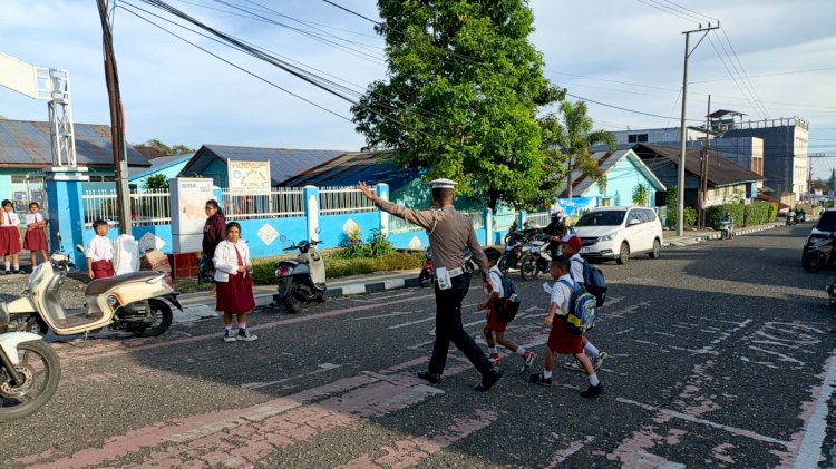 Sat Lantas dan Sat Samapta Polres Manggarai Gelar Pamtur Lalin Rutin, Tingkatkan Kamseltibcar Lantas