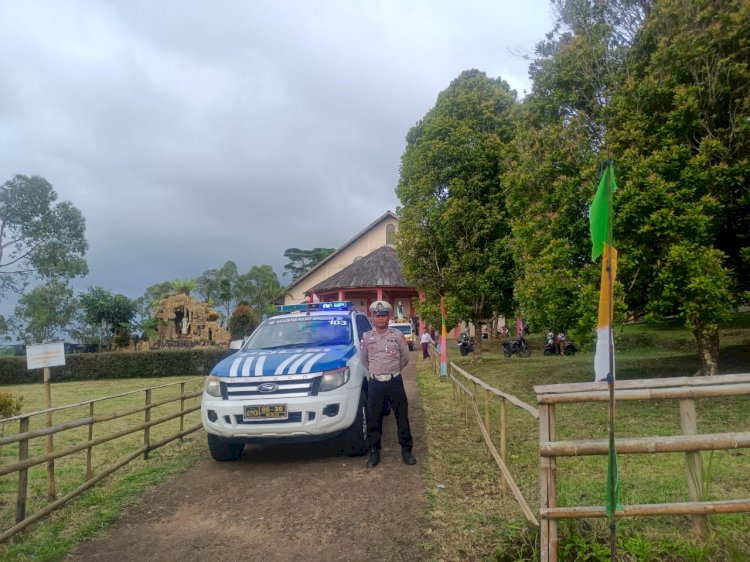 Polres Manggarai Terjunkan Personil Amankan Prosesi Perarakan Patung Bunda Maria Ratu Rosari pada Festival Golo Curu 2025